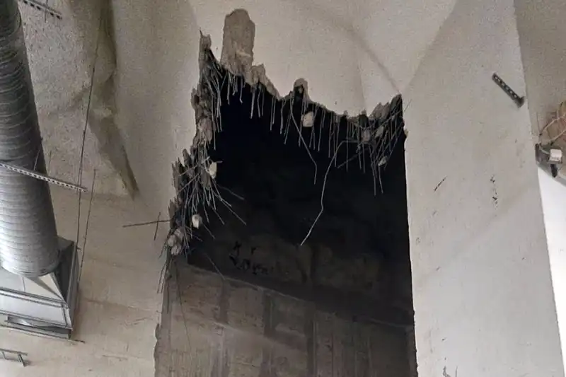 Seinan-purku-kiskosahalla-ja-Brokk-piikkausrobotilla-Timanttiporaus-Teho - Timanttiporaus Teho Oy Seinän purku kiskosahalla ja Brokk-piikkausrobotilla