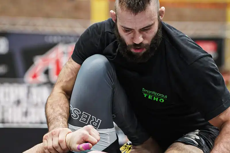 Timanttiporaus Teho tukee lukkopainija Tuomas Simolaa